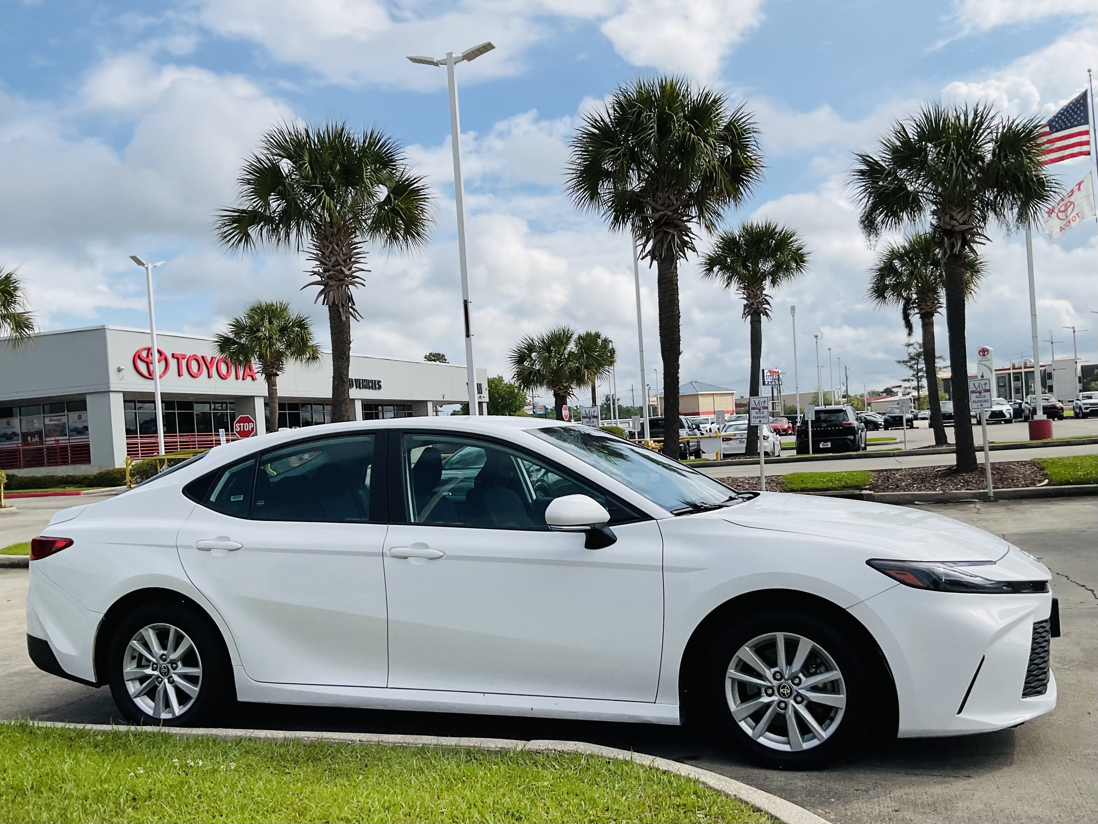 2025 Toyota CAMRY LE