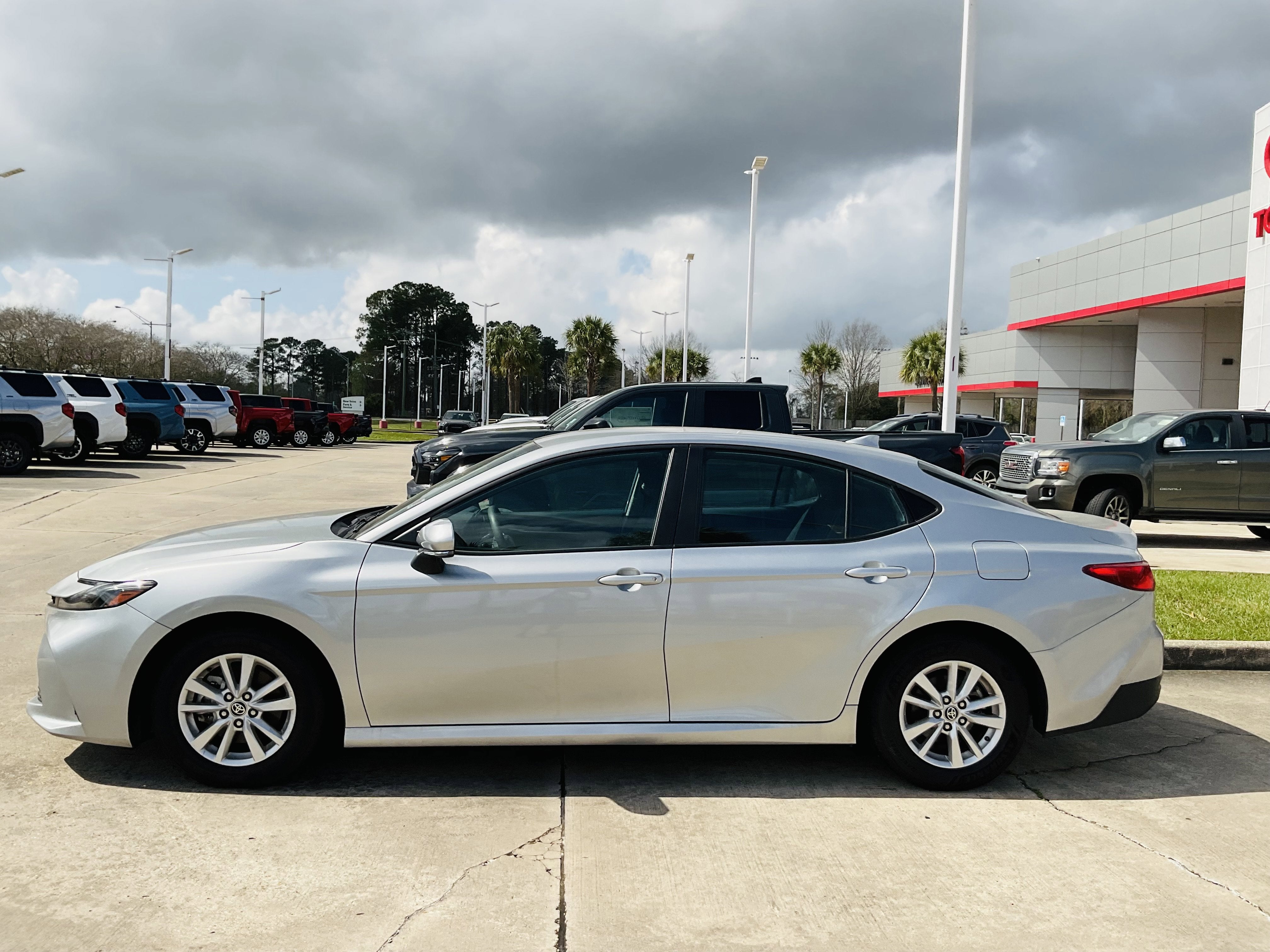 2025 Toyota CAMRY LE