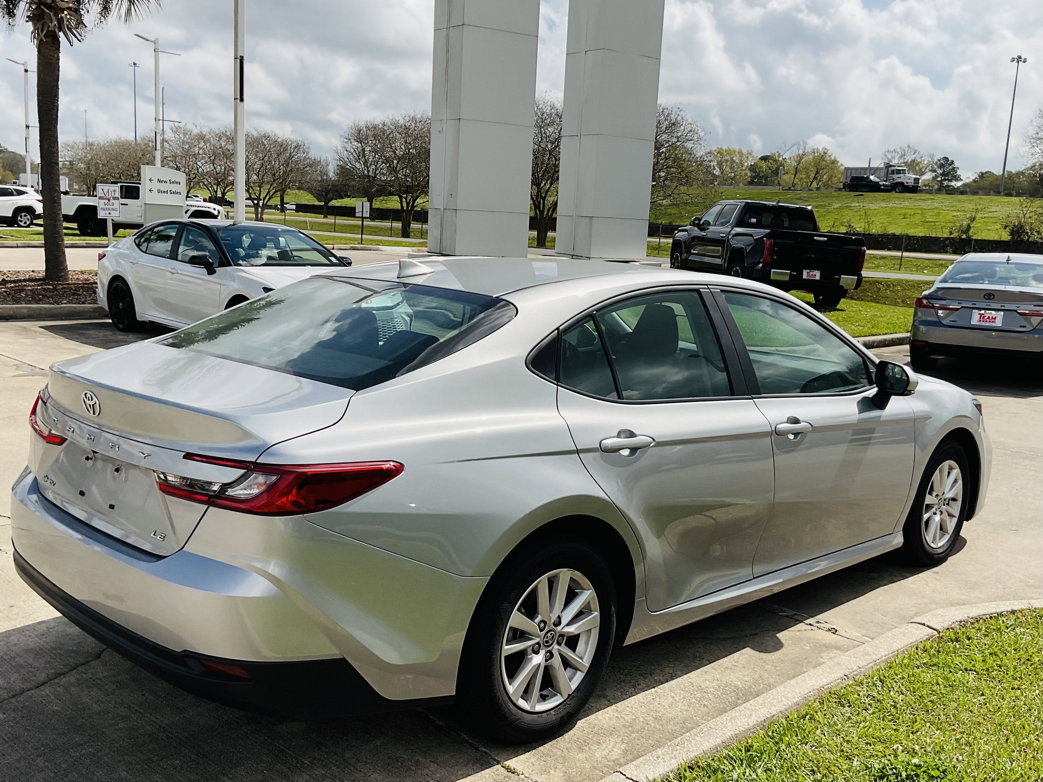 2025 Toyota CAMRY LE