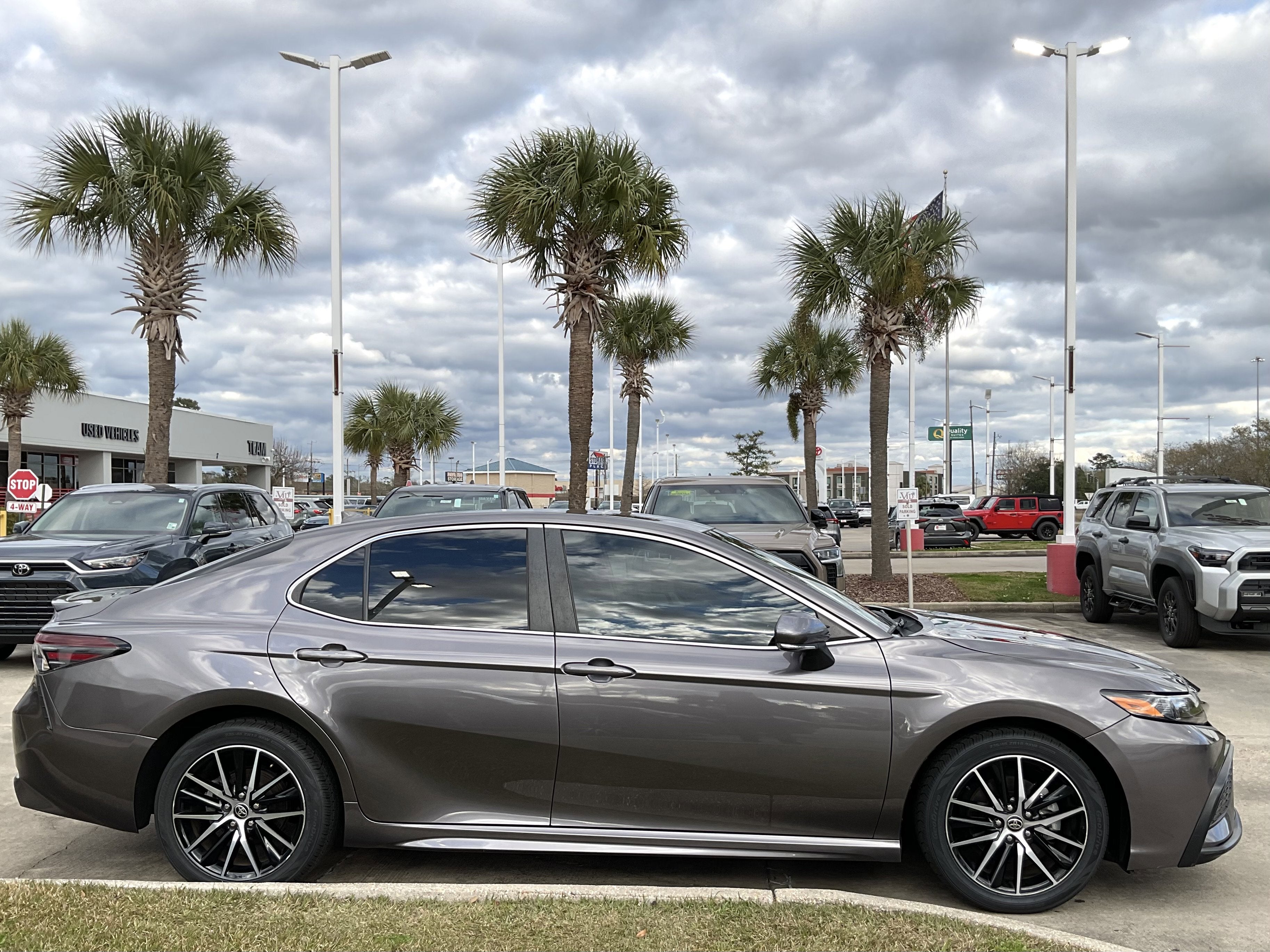 2023 Toyota CAMRY SE