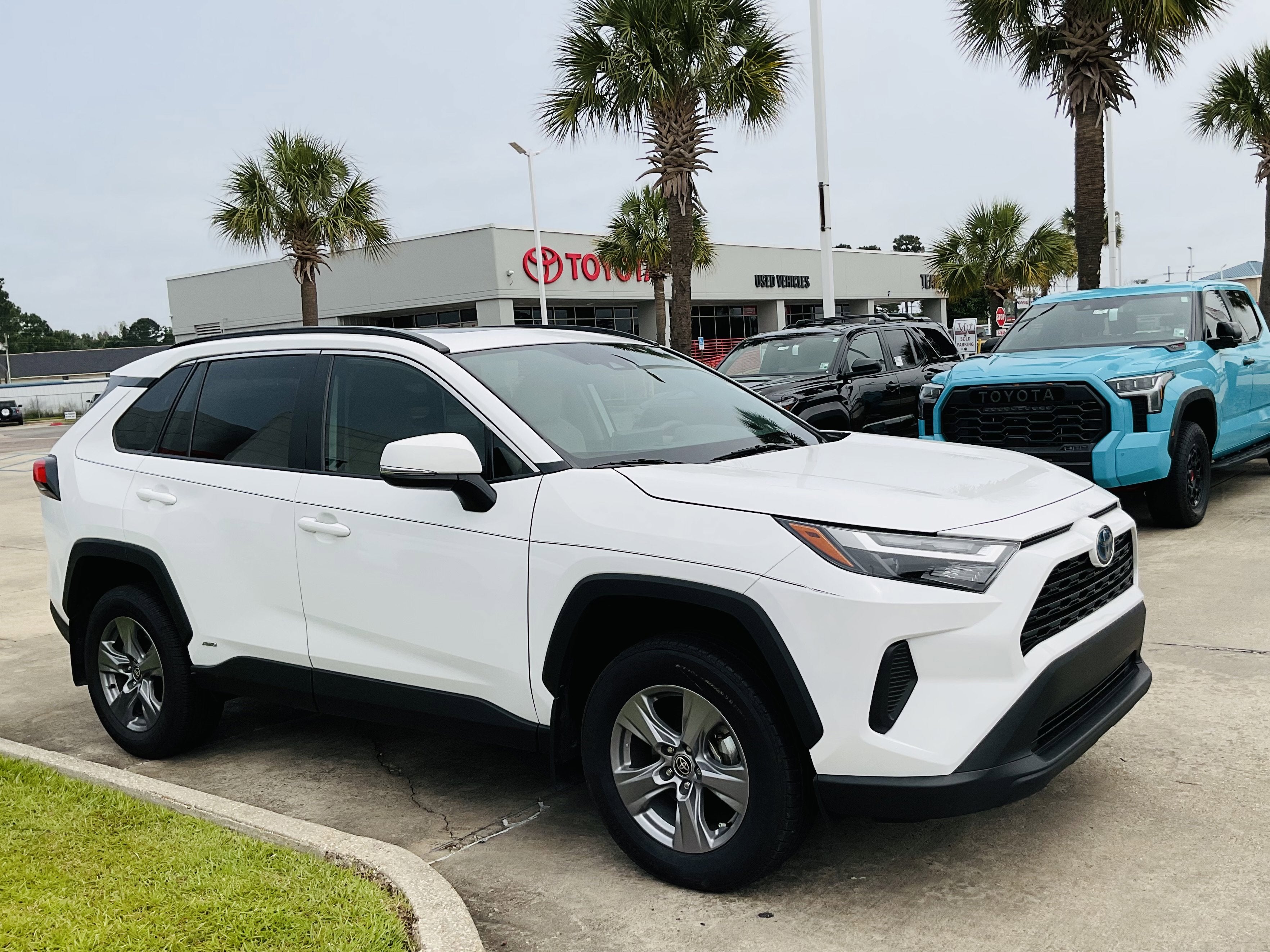 2024 Toyota RAV4 HYBRID Hybrid XLE