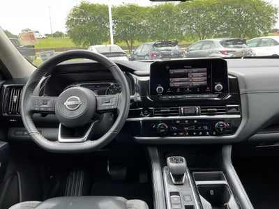 2025 Nissan Pathfinder SV