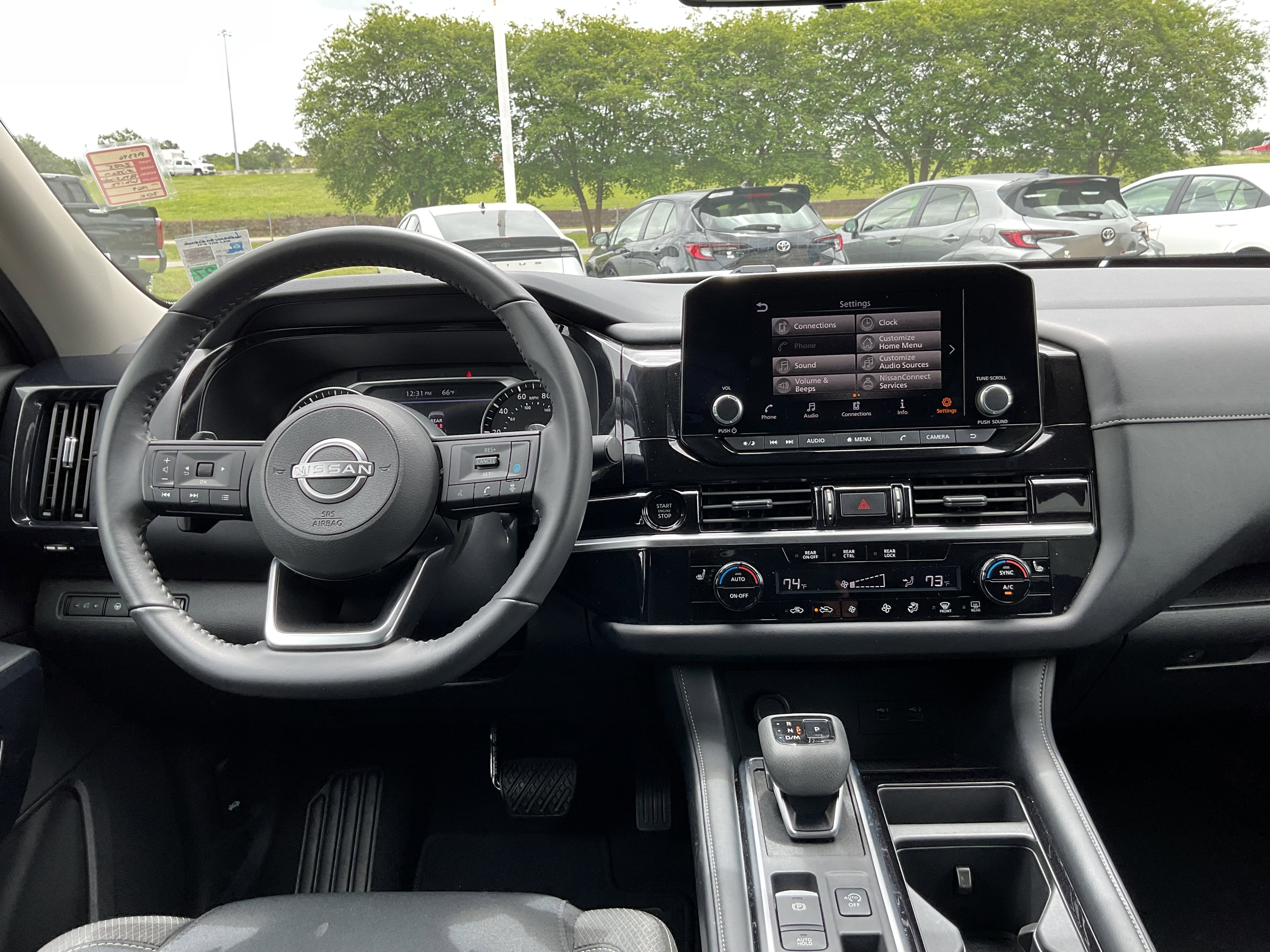 2025 Nissan Pathfinder SV