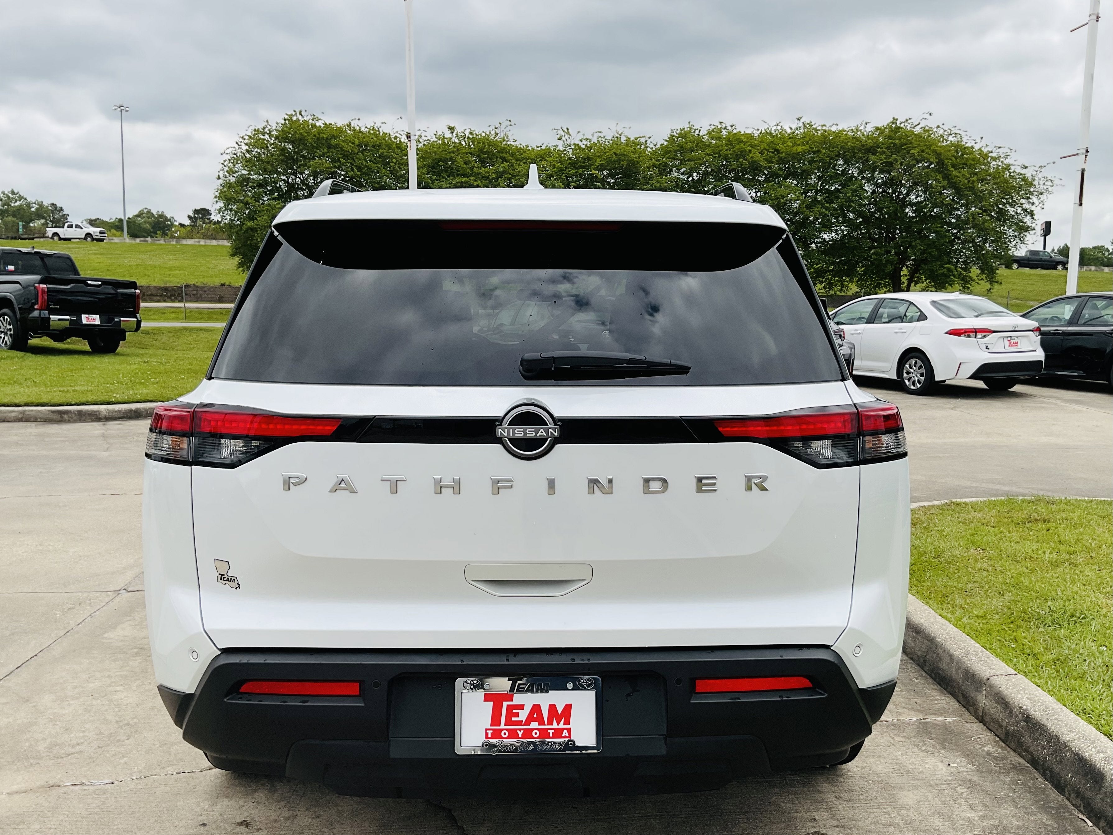 2025 Nissan Pathfinder SV