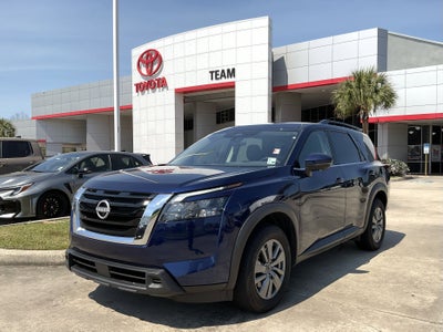 2025 Nissan Pathfinder SV