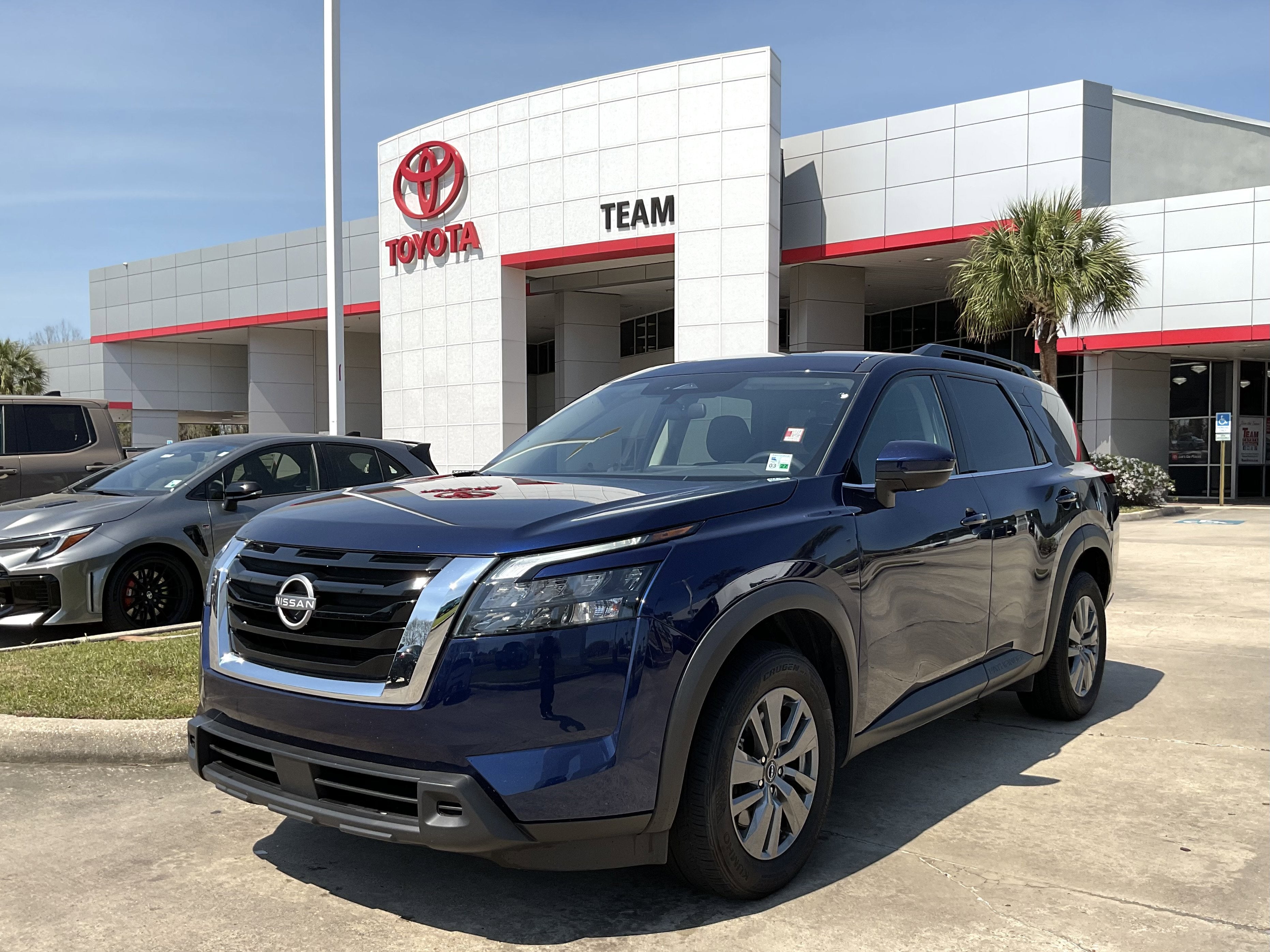 2025 Nissan Pathfinder SV