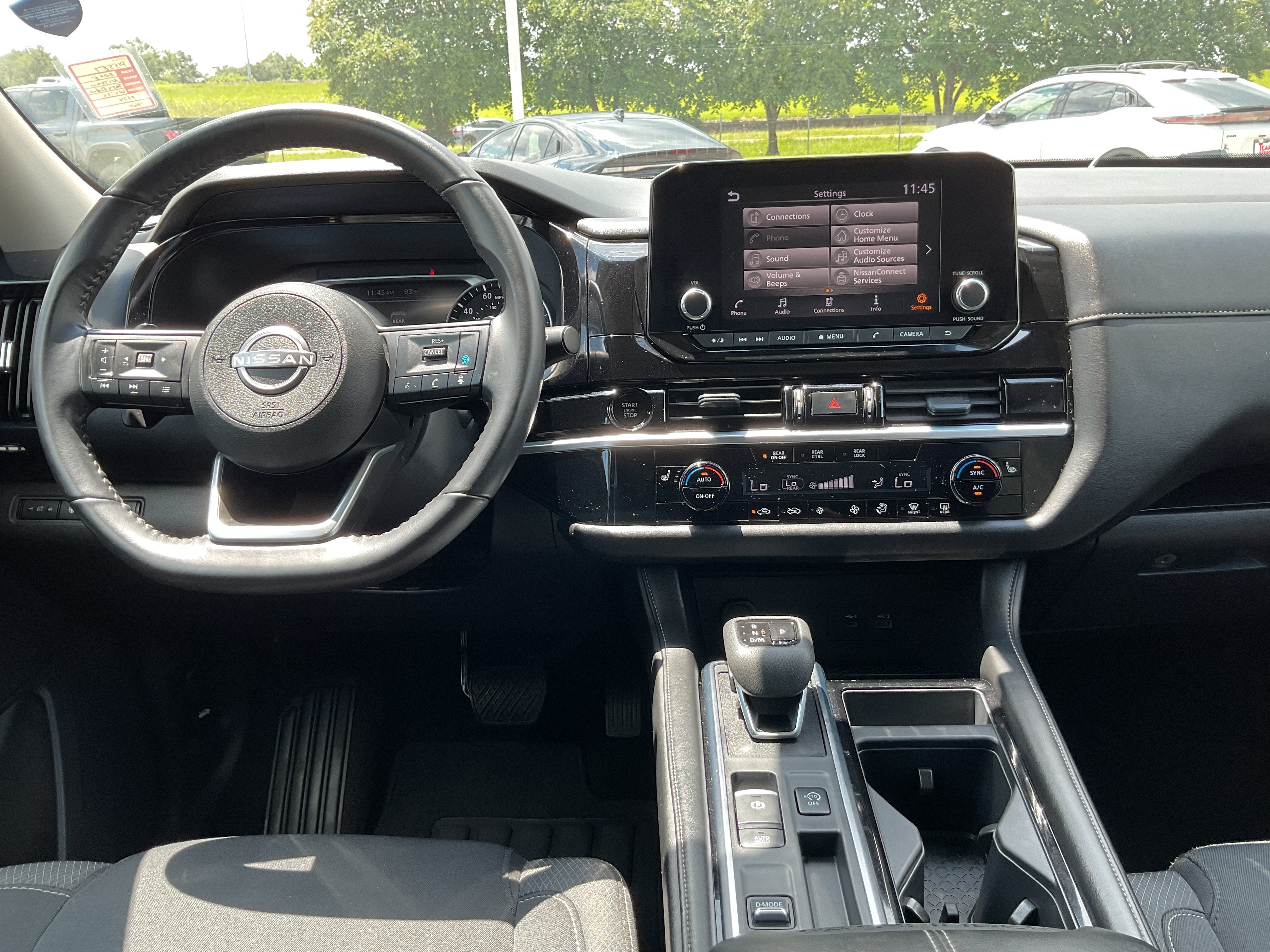 2025 Nissan Pathfinder SV