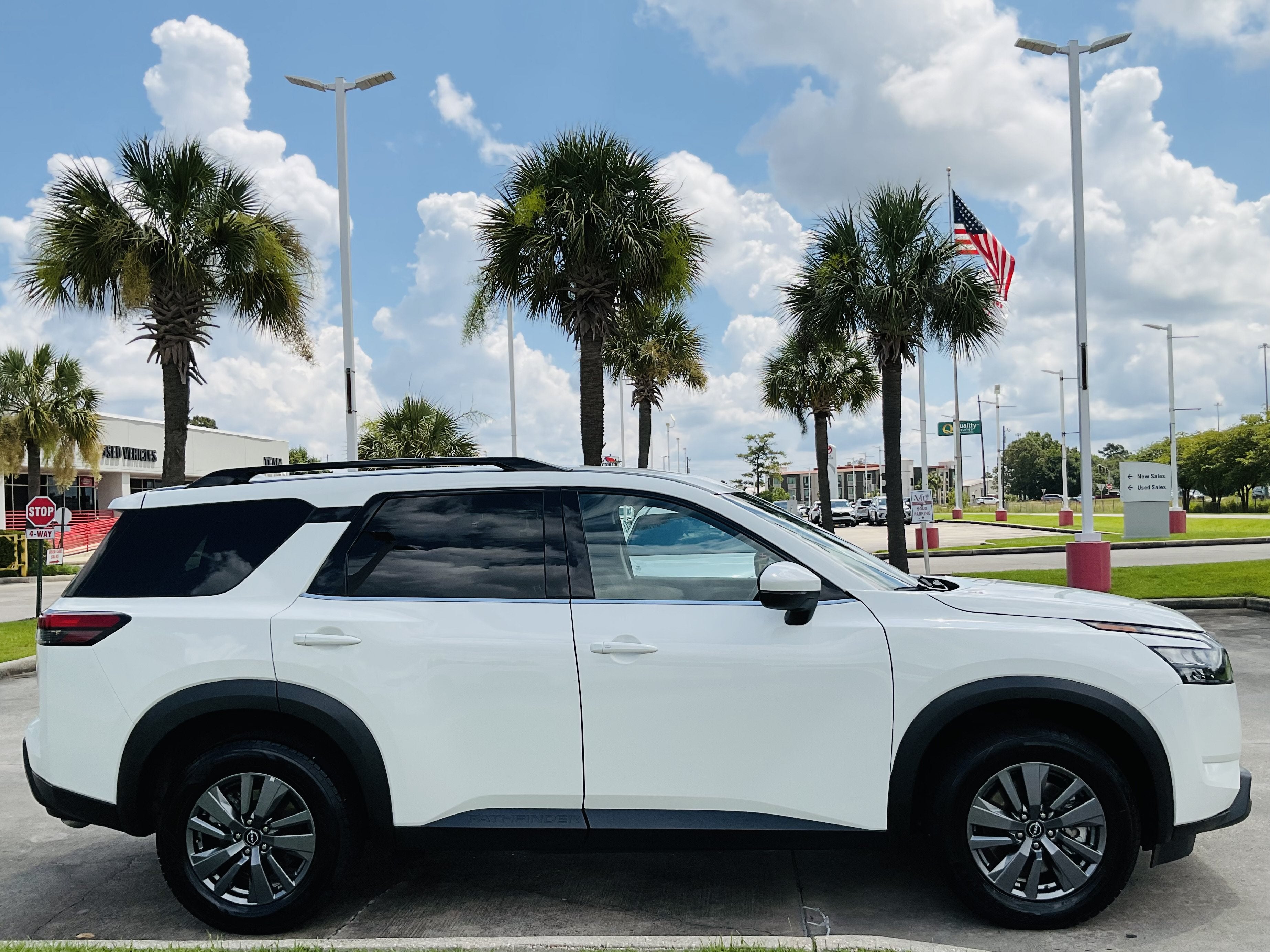 2025 Nissan Pathfinder SV