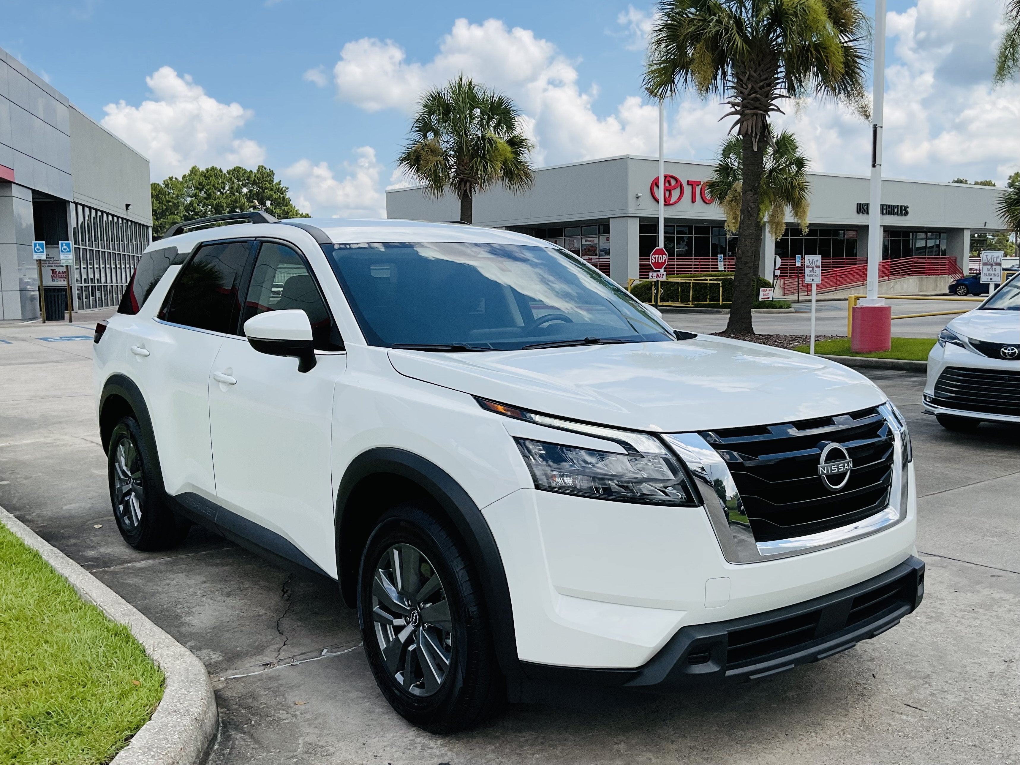 2025 Nissan Pathfinder SV