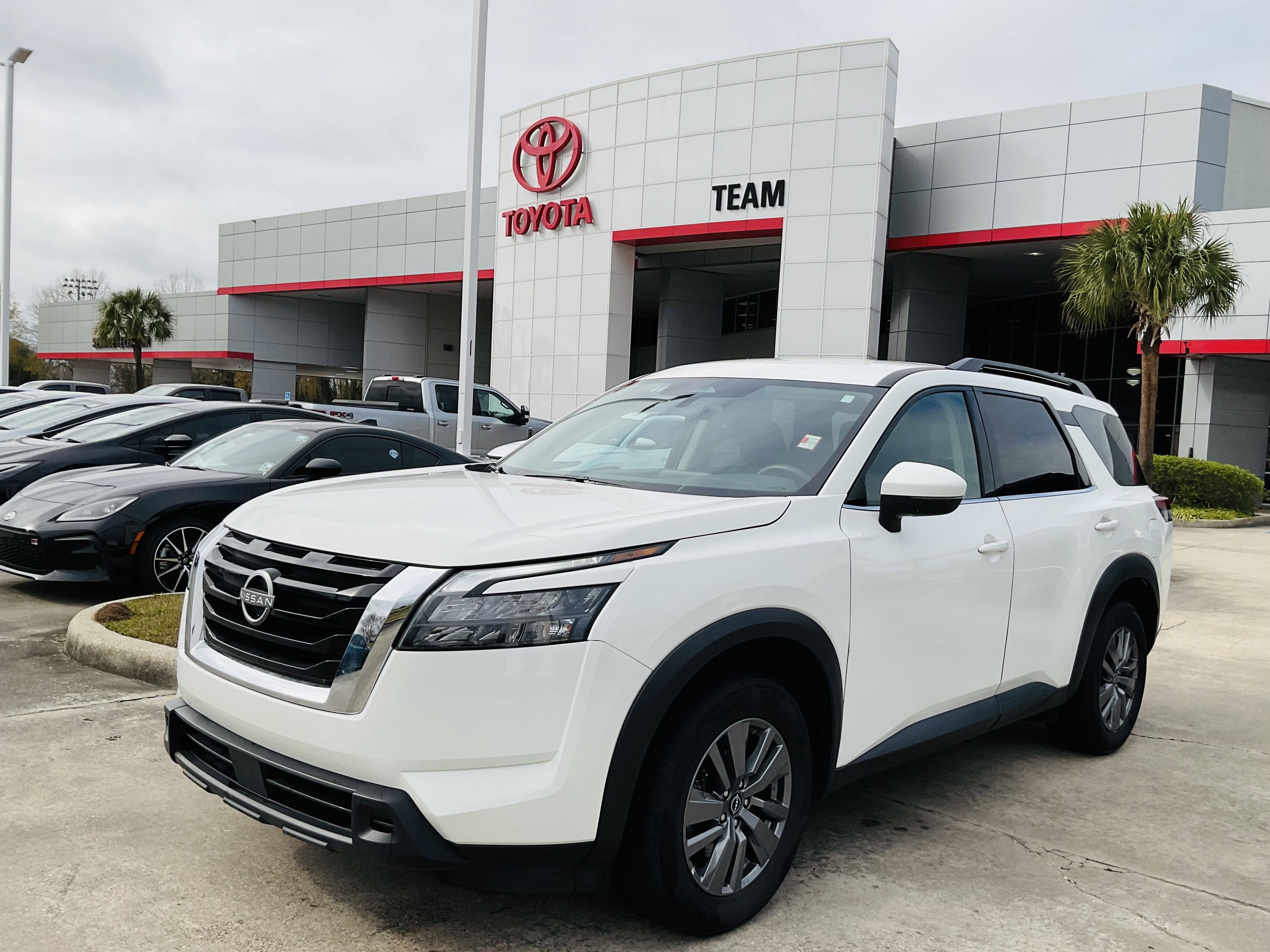 2025 Nissan Pathfinder SV