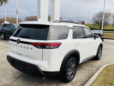 2025 Nissan Pathfinder SV