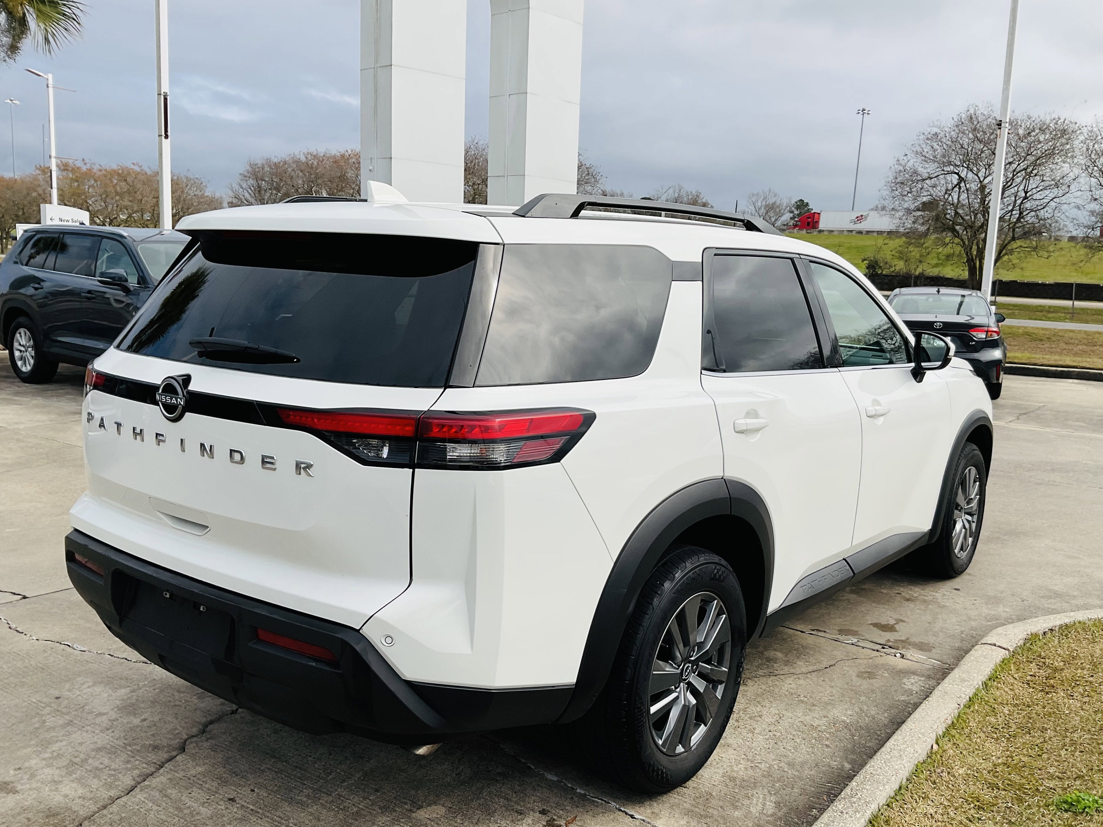 2025 Nissan Pathfinder SV