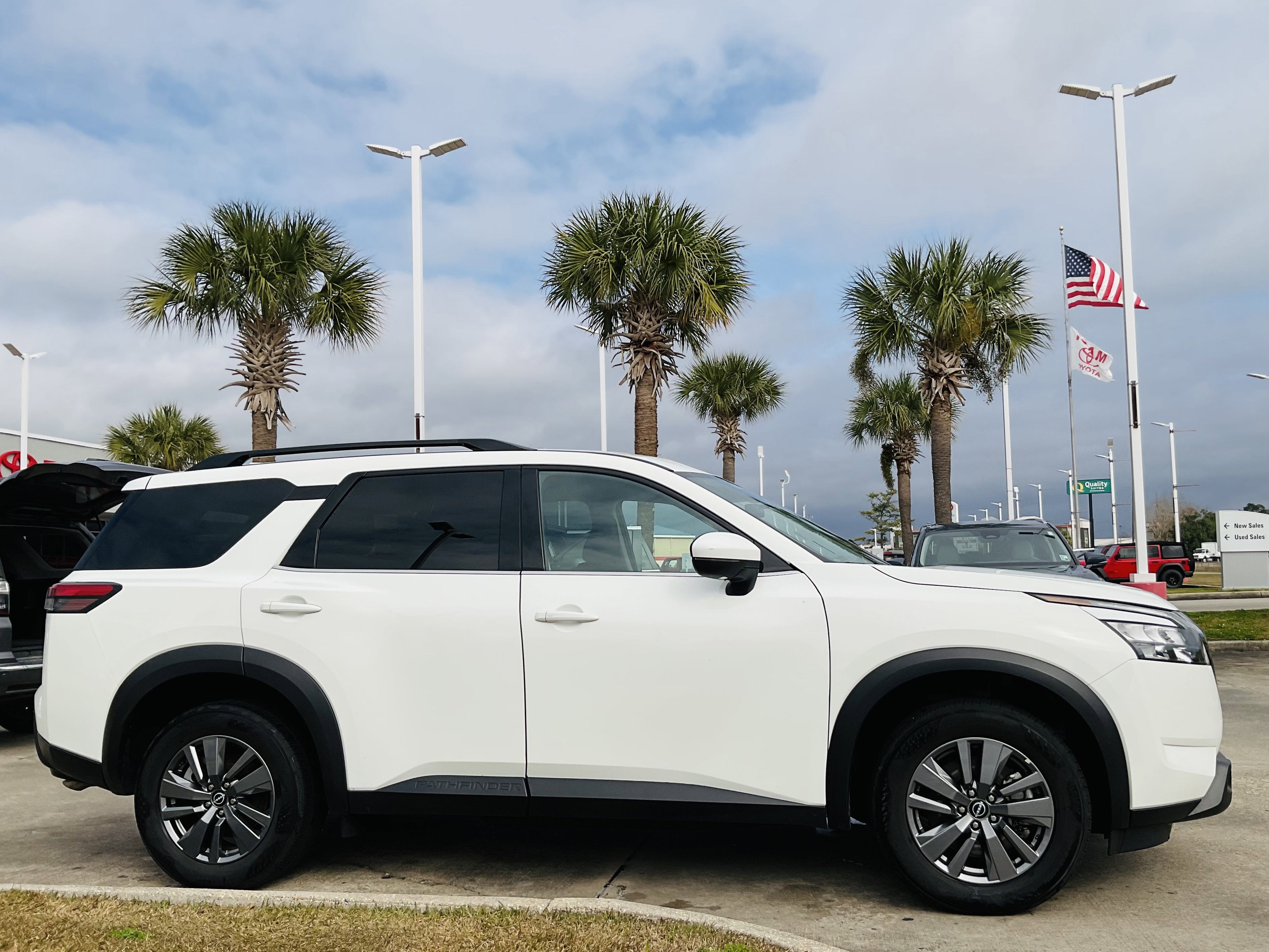 2025 Nissan Pathfinder SV