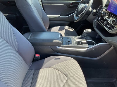 2025 Toyota HIGHLANDER LE