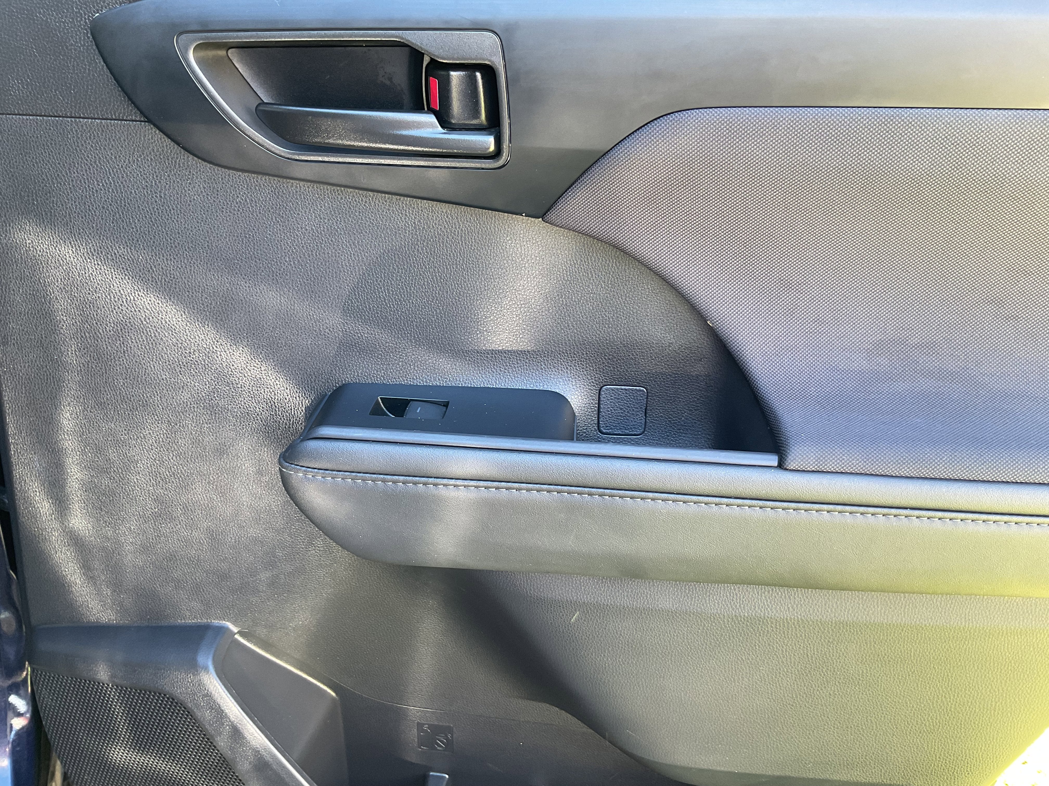 2025 Toyota HIGHLANDER LE