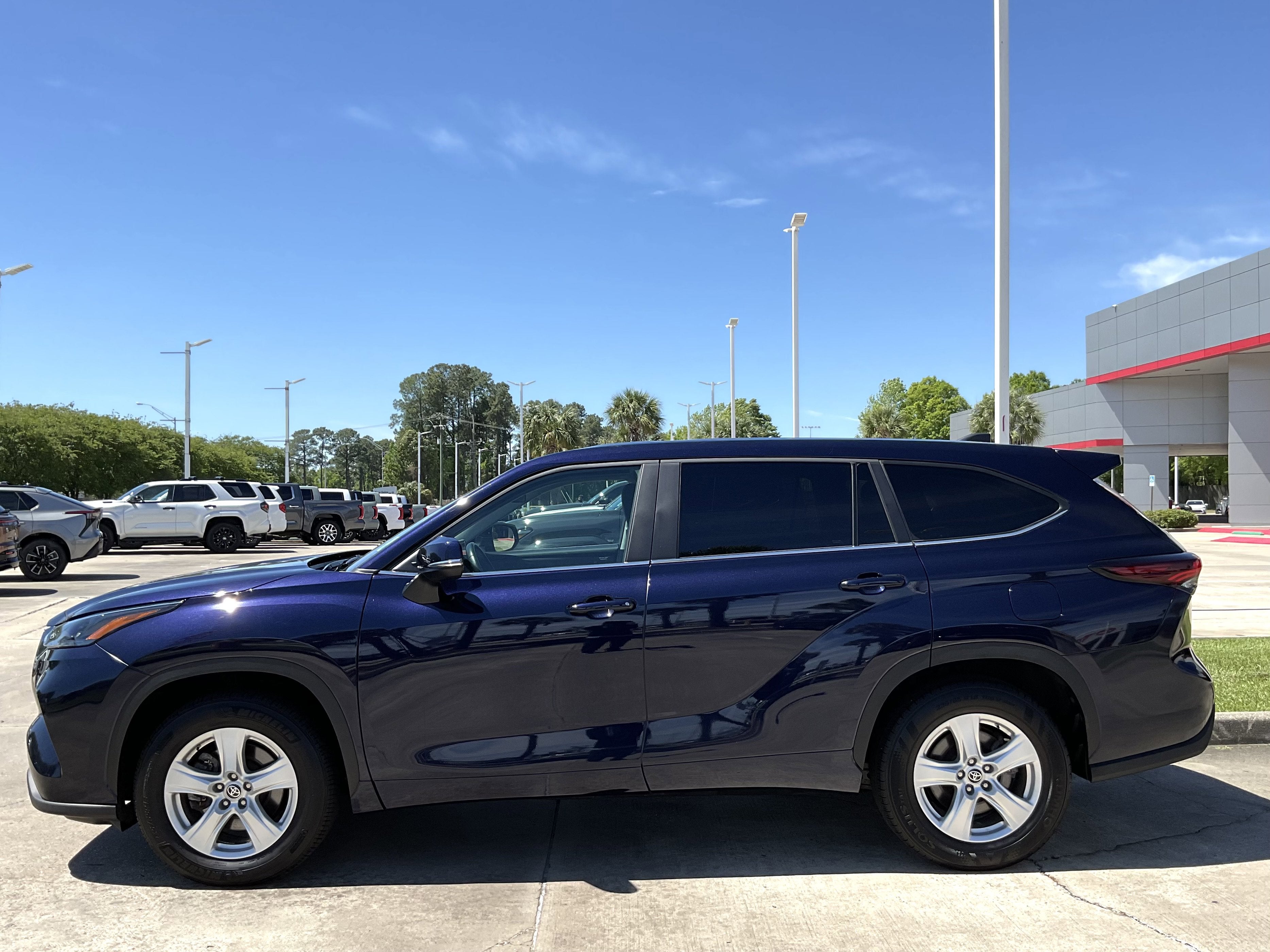 2025 Toyota HIGHLANDER LE