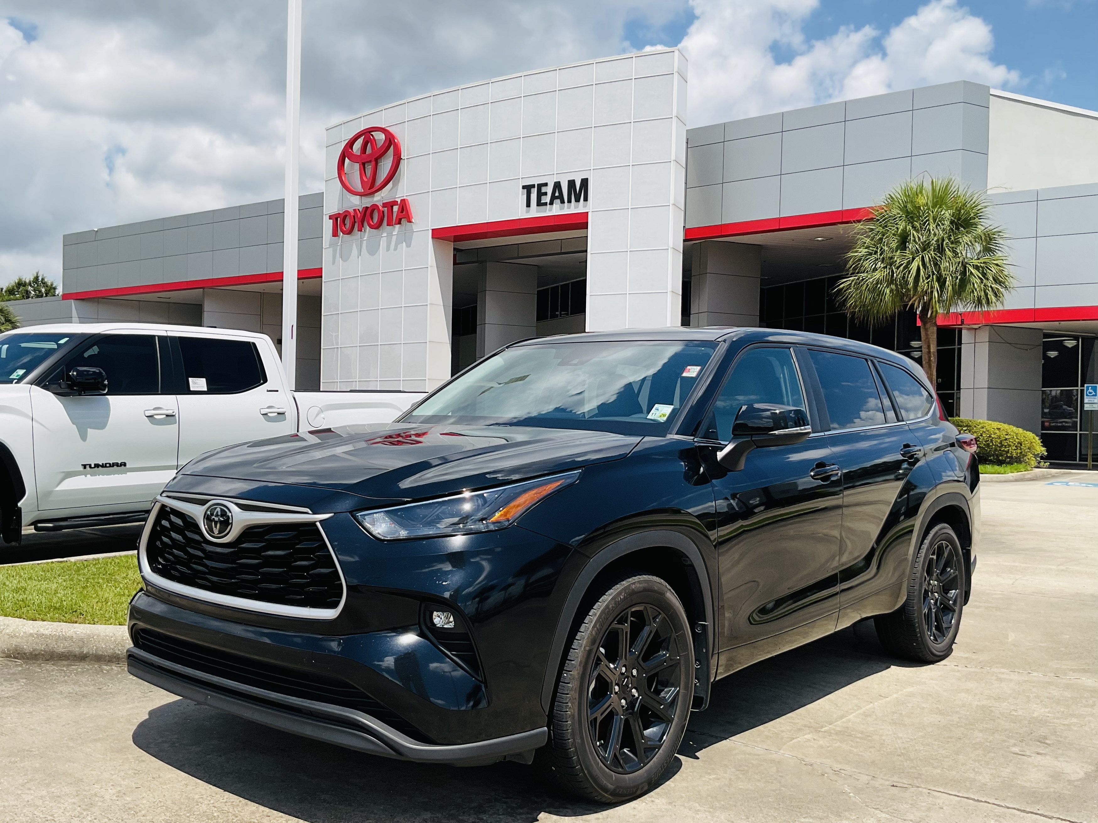 2023 Toyota Highlander LE