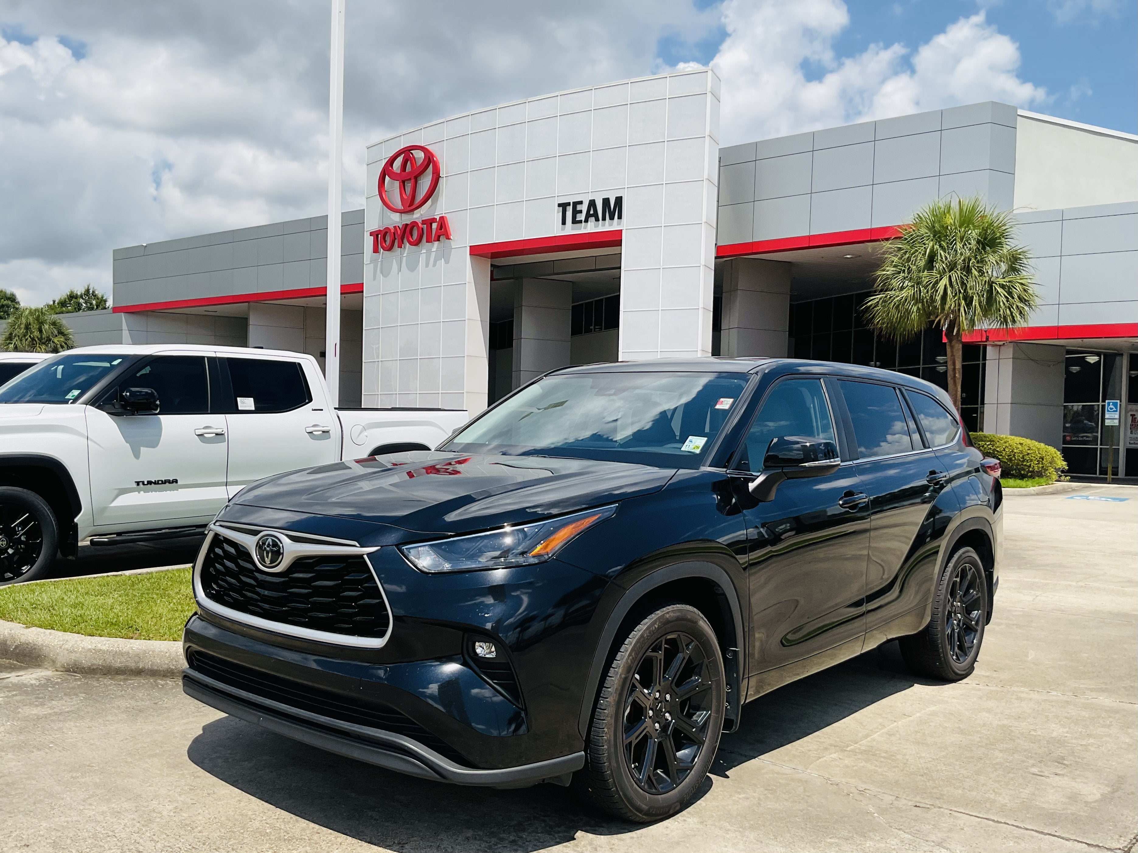 2023 Toyota Highlander LE