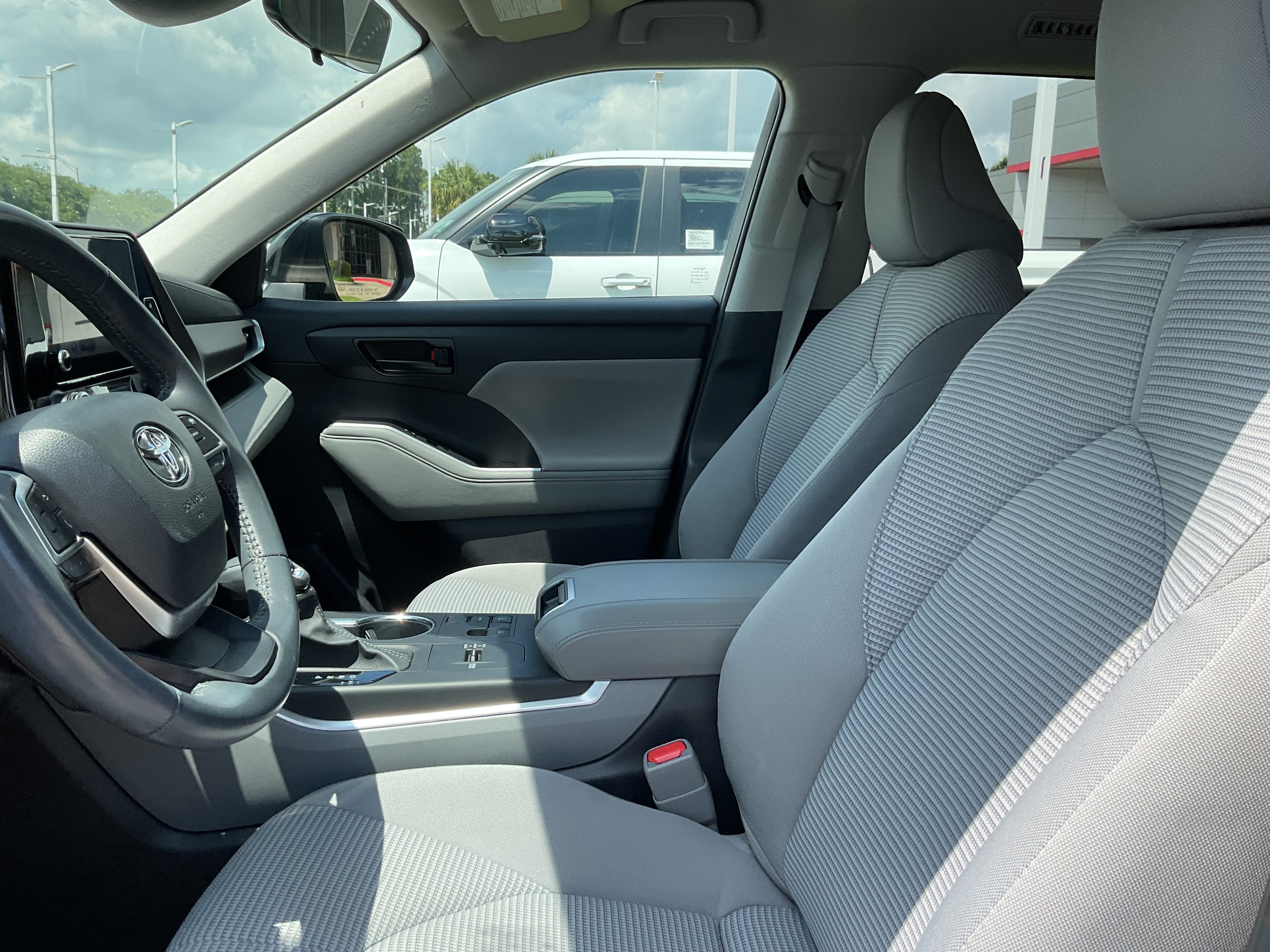 2023 Toyota Highlander LE