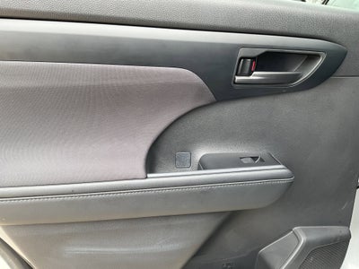 2025 Toyota HIGHLANDER LE