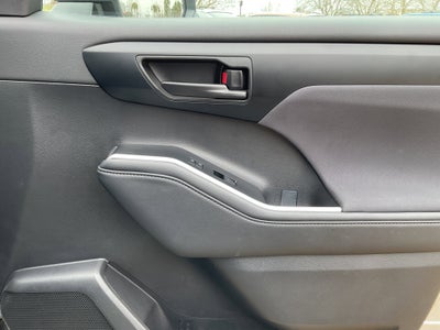 2025 Toyota HIGHLANDER LE