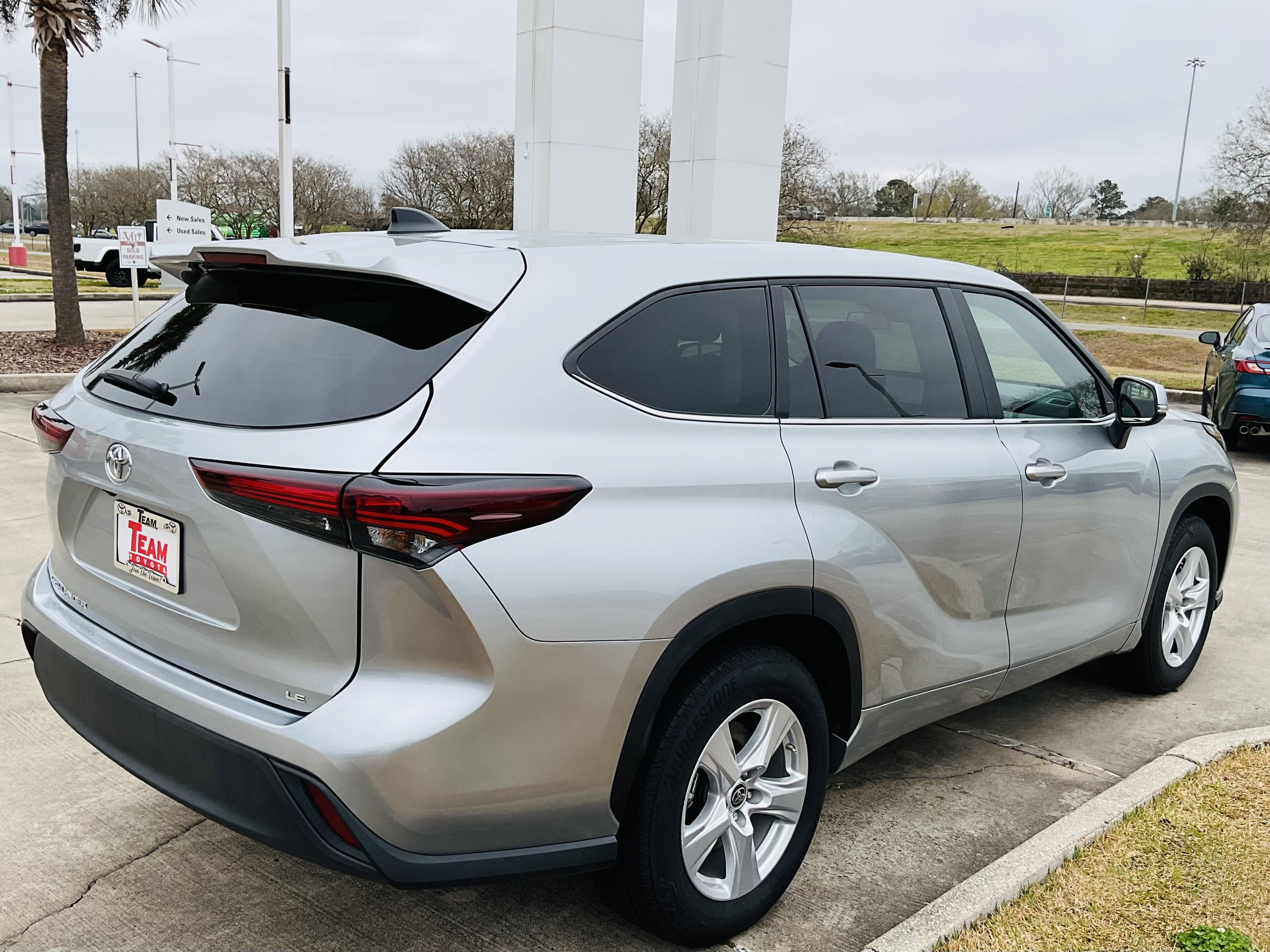 2025 Toyota HIGHLANDER LE