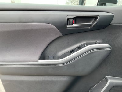 2025 Toyota HIGHLANDER LE