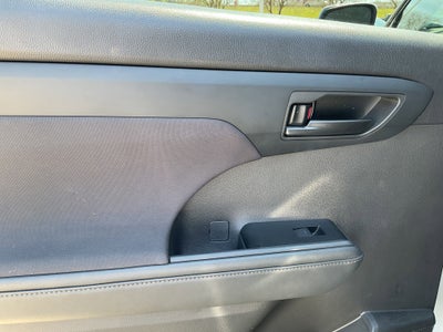 2025 Toyota HIGHLANDER LE