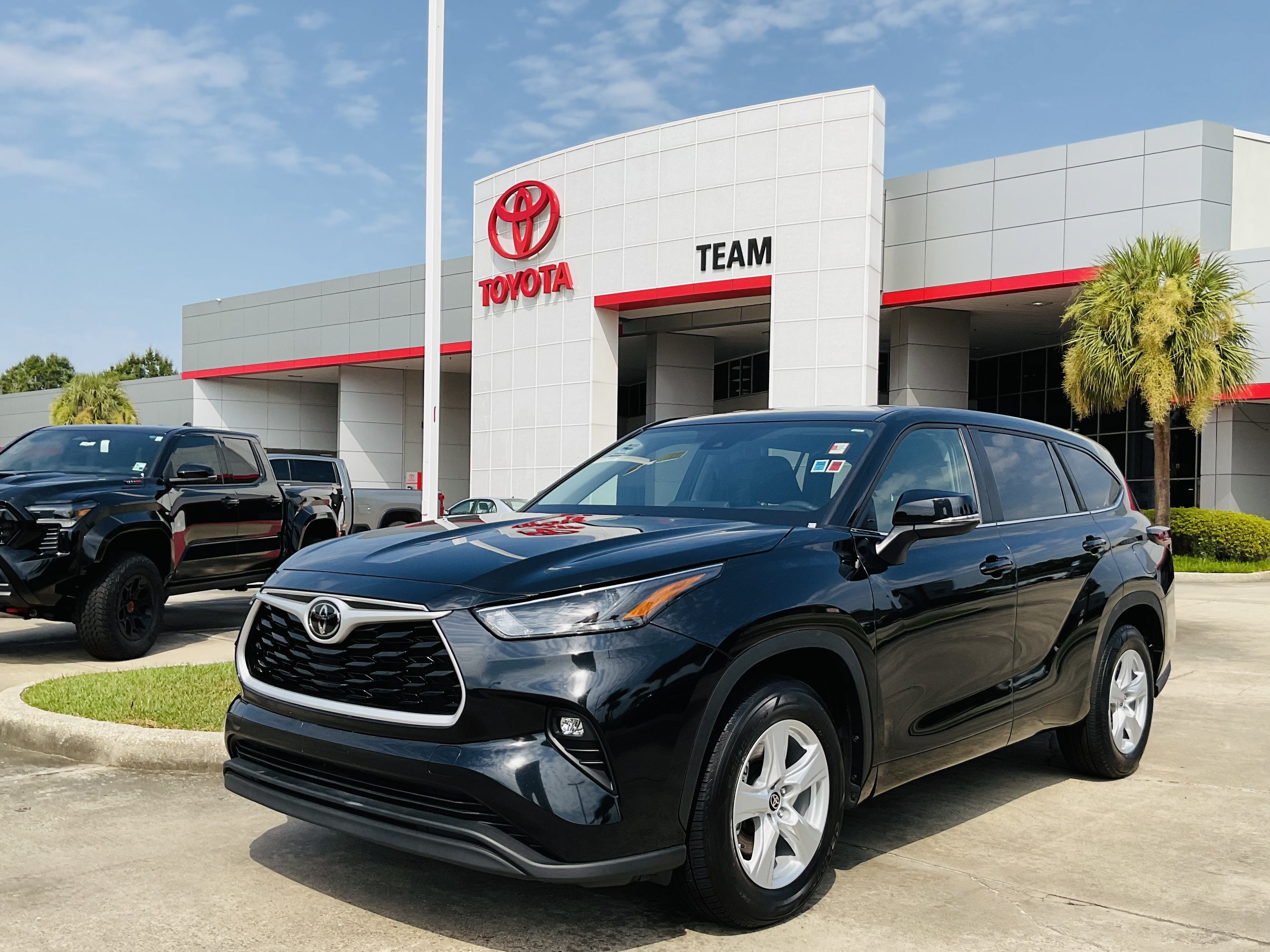 2025 Toyota Highlander LE
