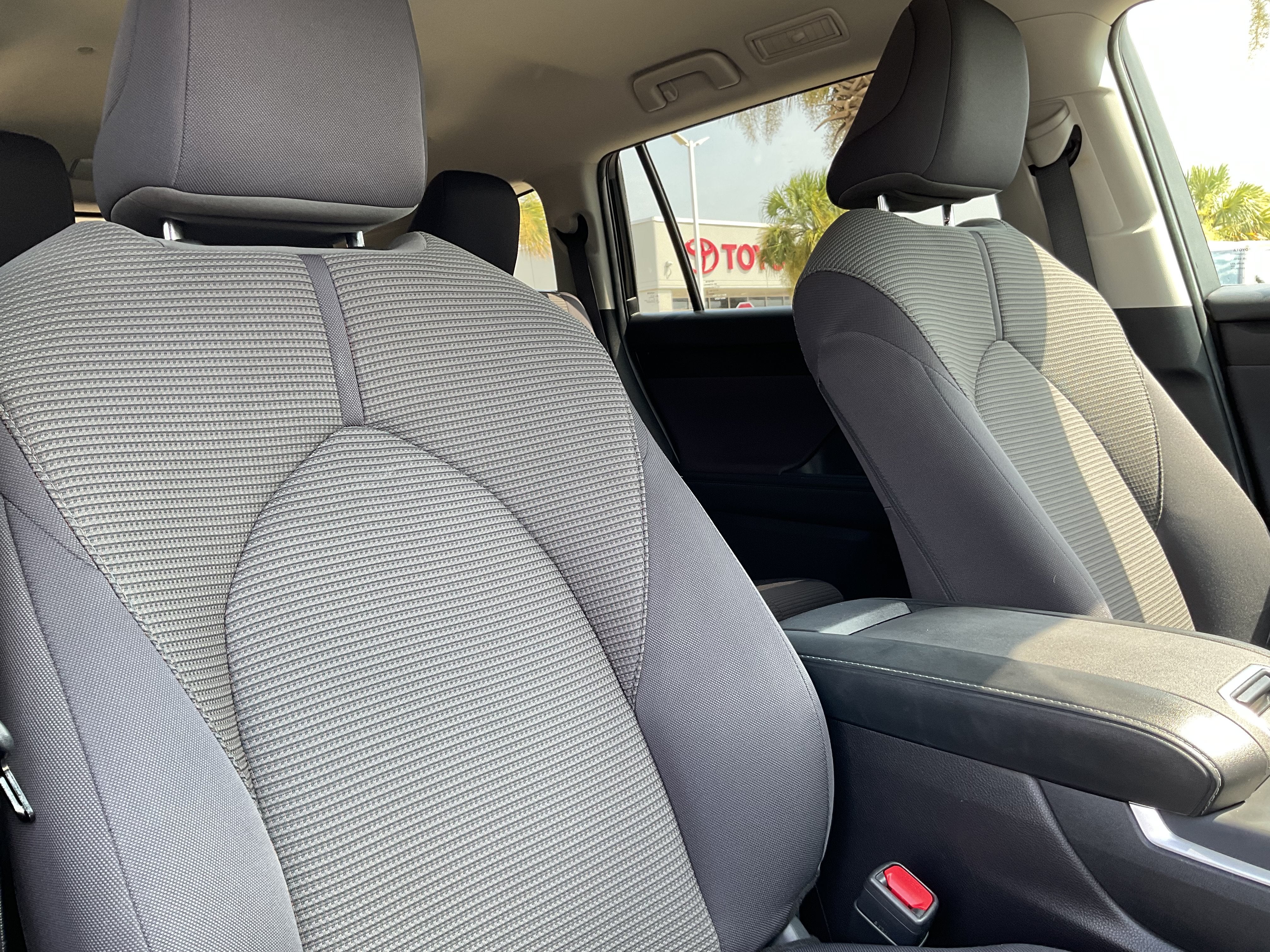 2025 Toyota Highlander LE