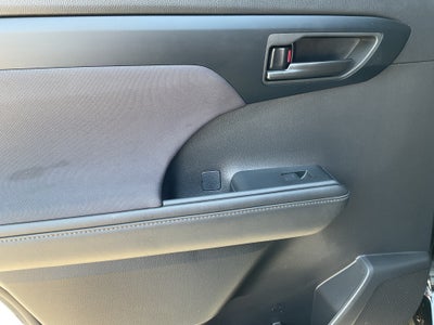 2025 Toyota Highlander LE