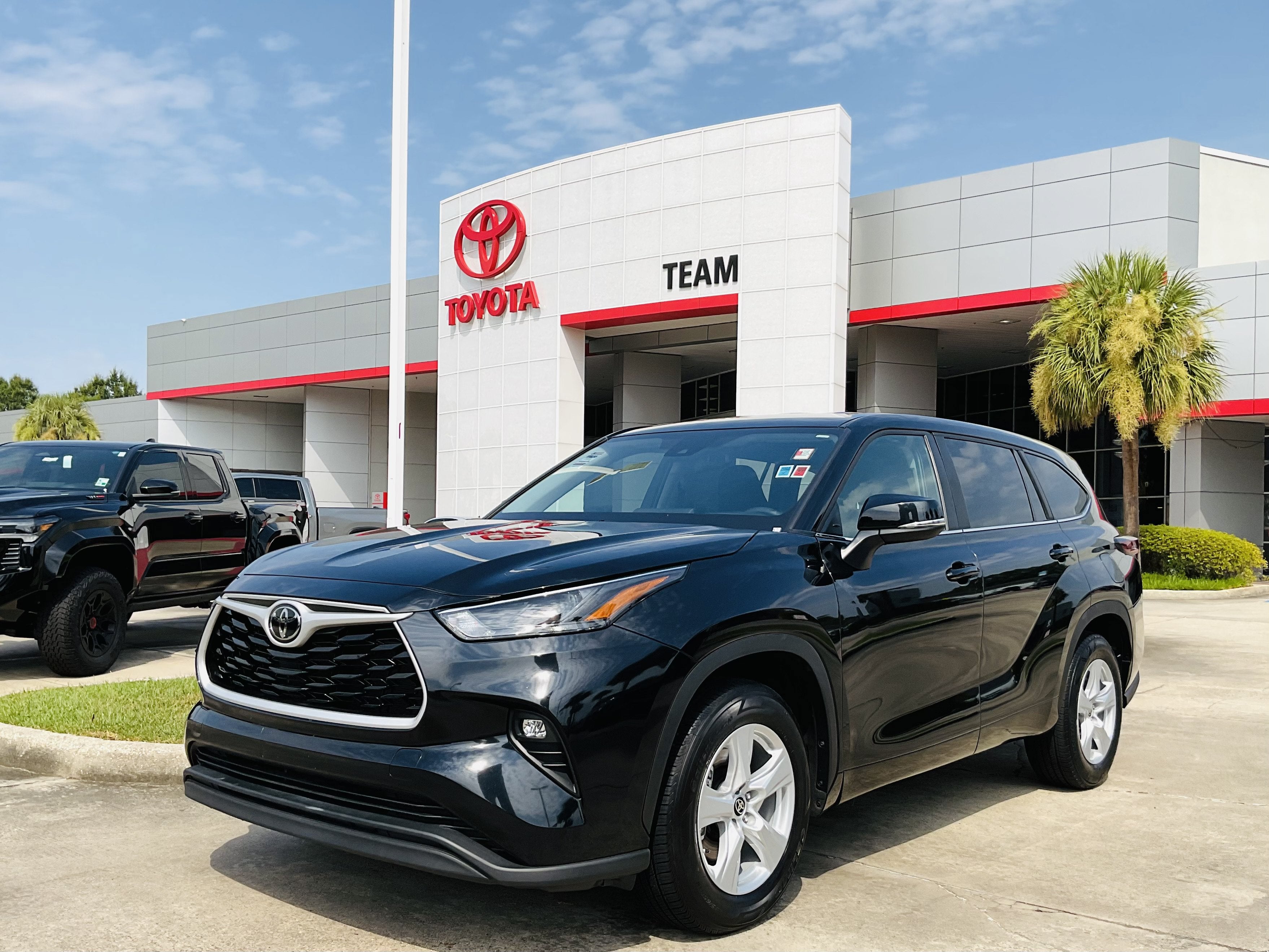2025 Toyota Highlander LE
