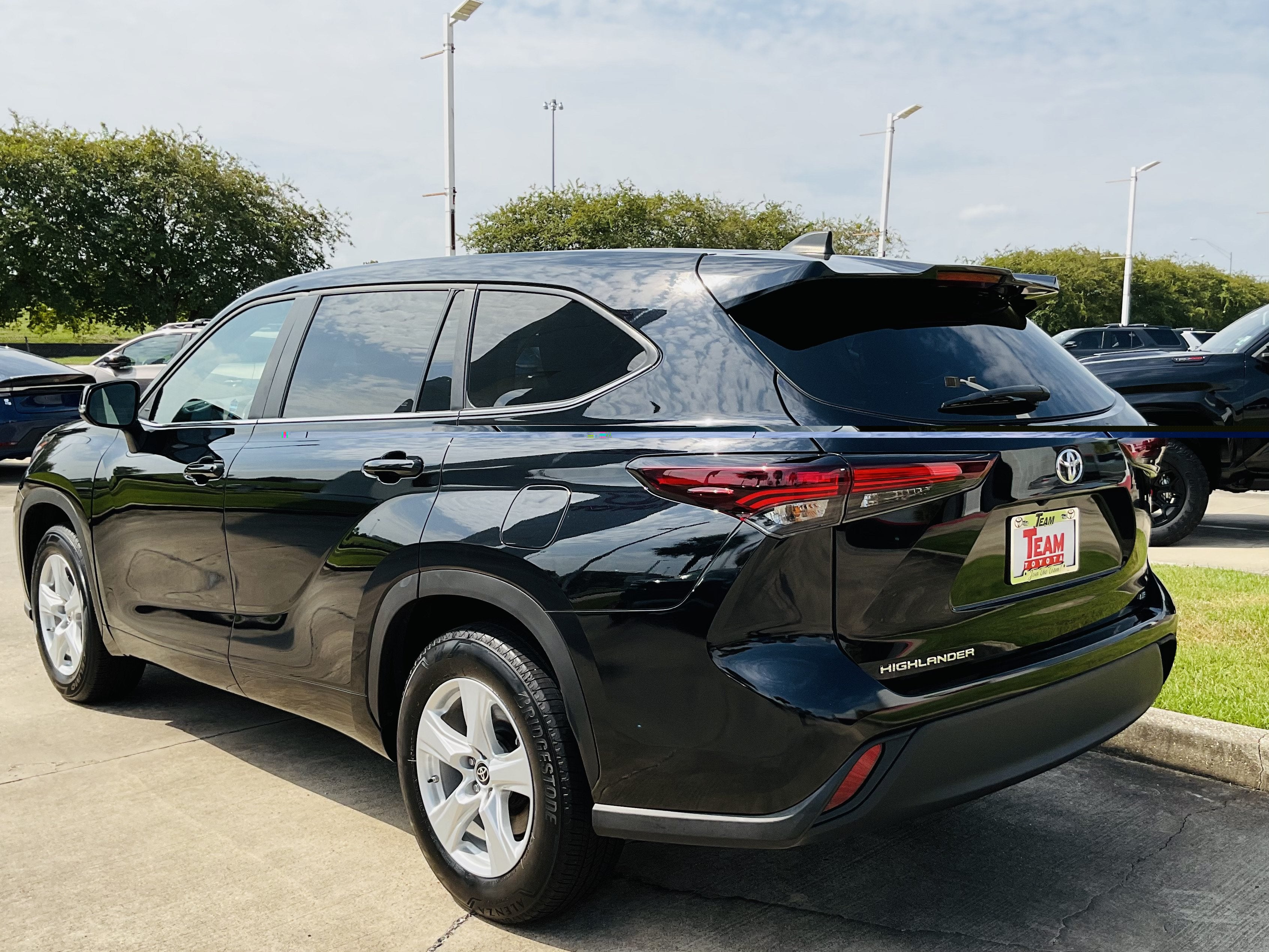 2025 Toyota Highlander LE