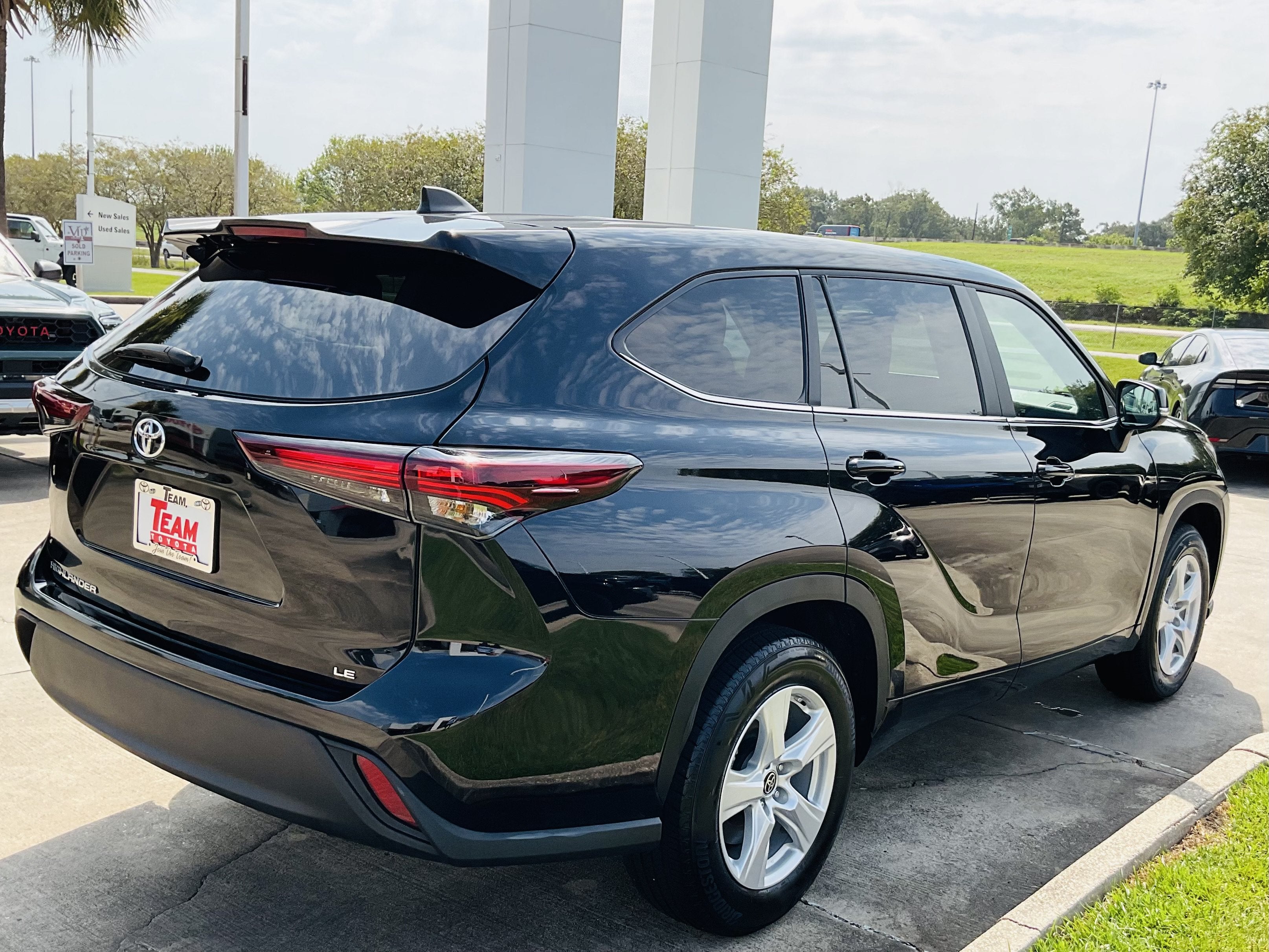 2025 Toyota Highlander LE