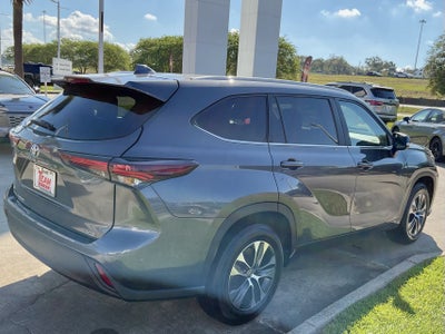2025 Toyota Highlander XLE