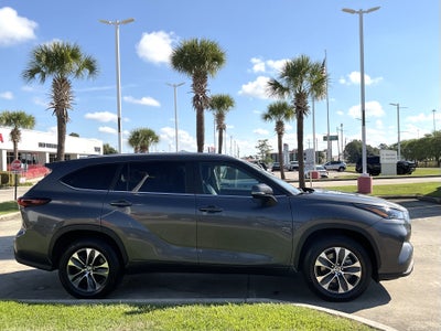 2025 Toyota Highlander XLE