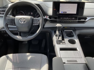 2025 Toyota Sienna LE