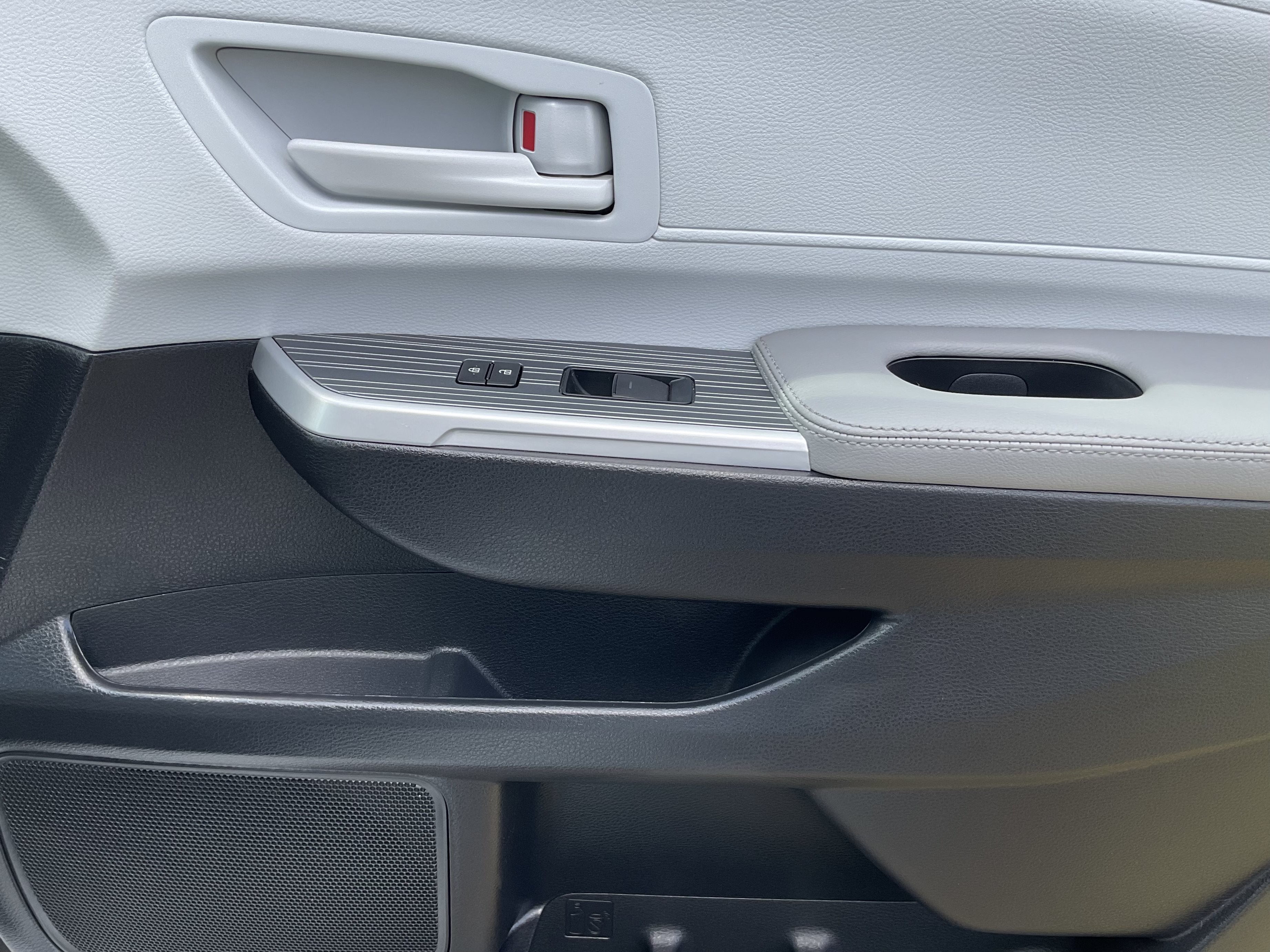 2025 Toyota Sienna LE