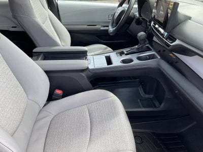 2025 Toyota Sienna LE