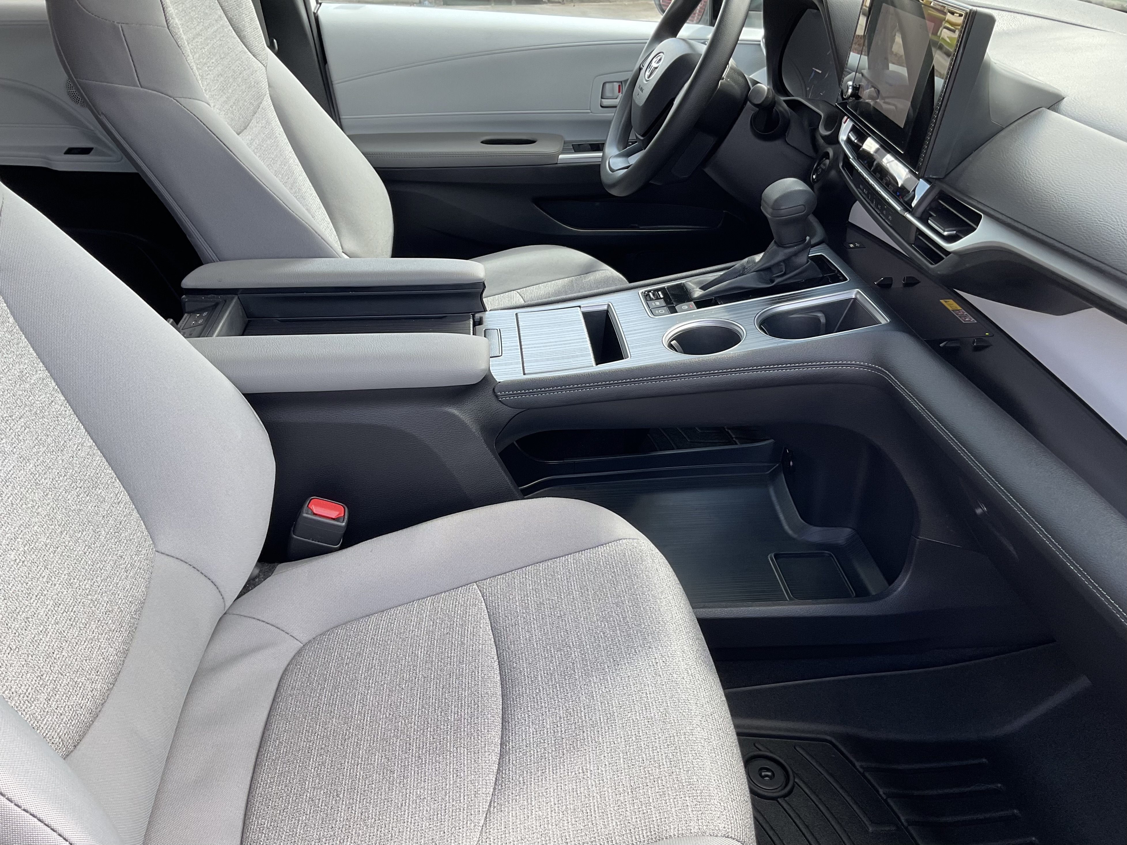 2025 Toyota Sienna LE