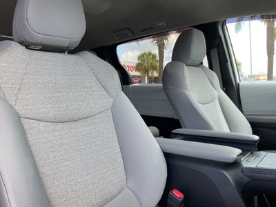 2025 Toyota Sienna LE