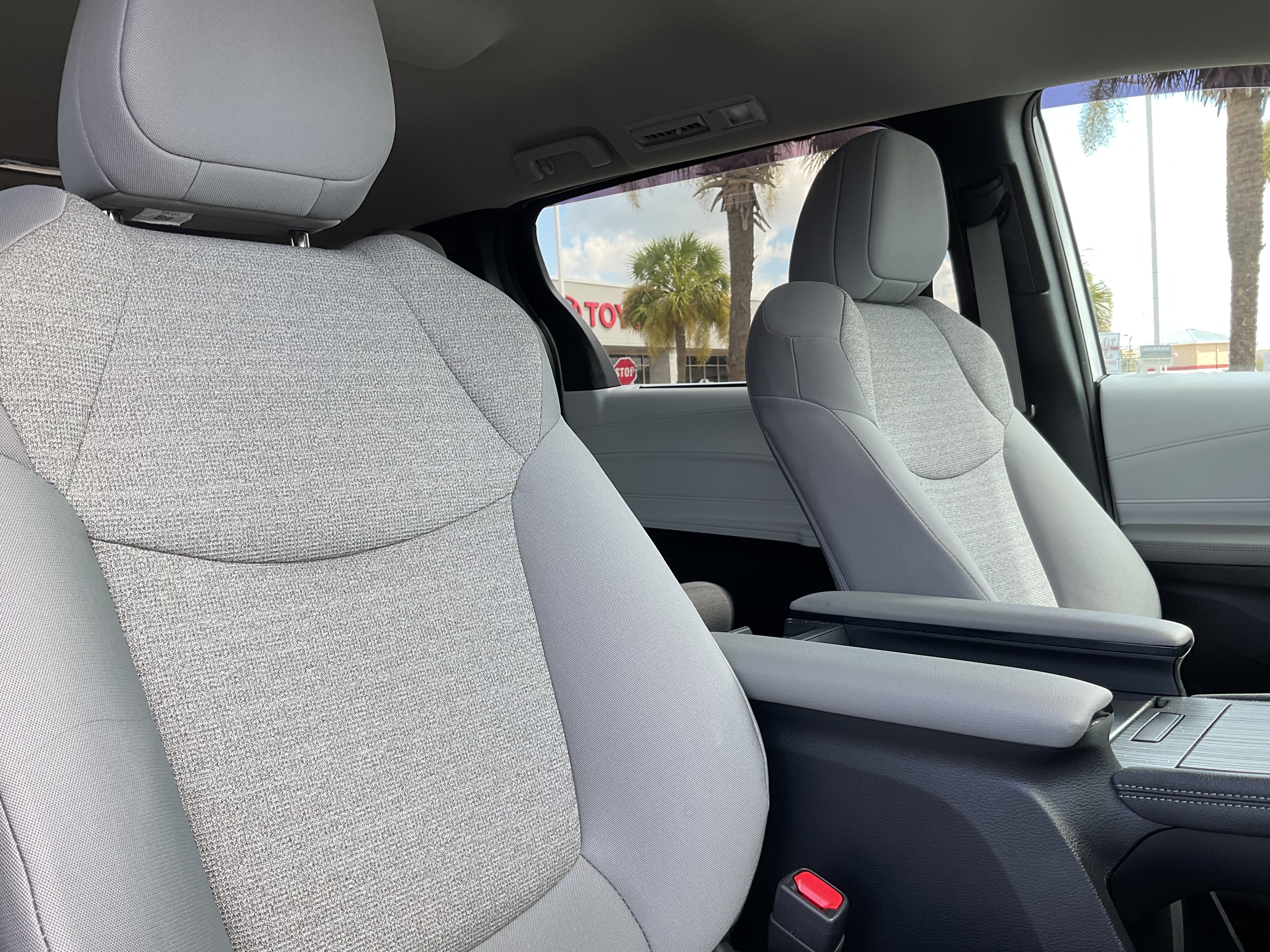 2025 Toyota Sienna LE