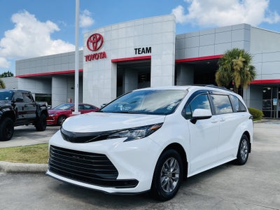 2025 Toyota Sienna LE