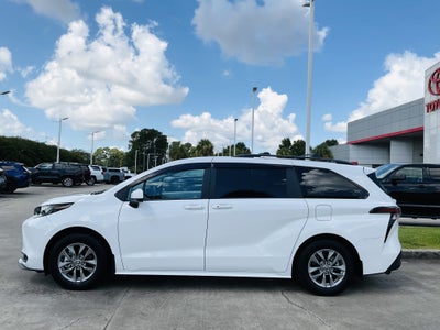 2025 Toyota Sienna LE