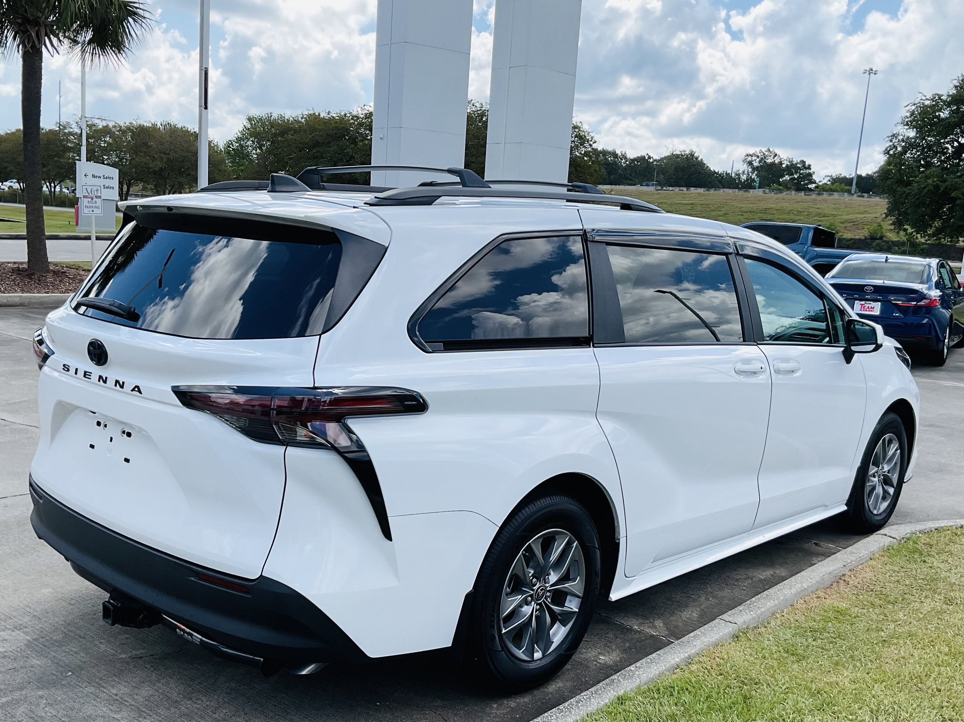 2025 Toyota Sienna LE