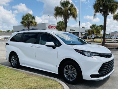 2025 Toyota Sienna LE