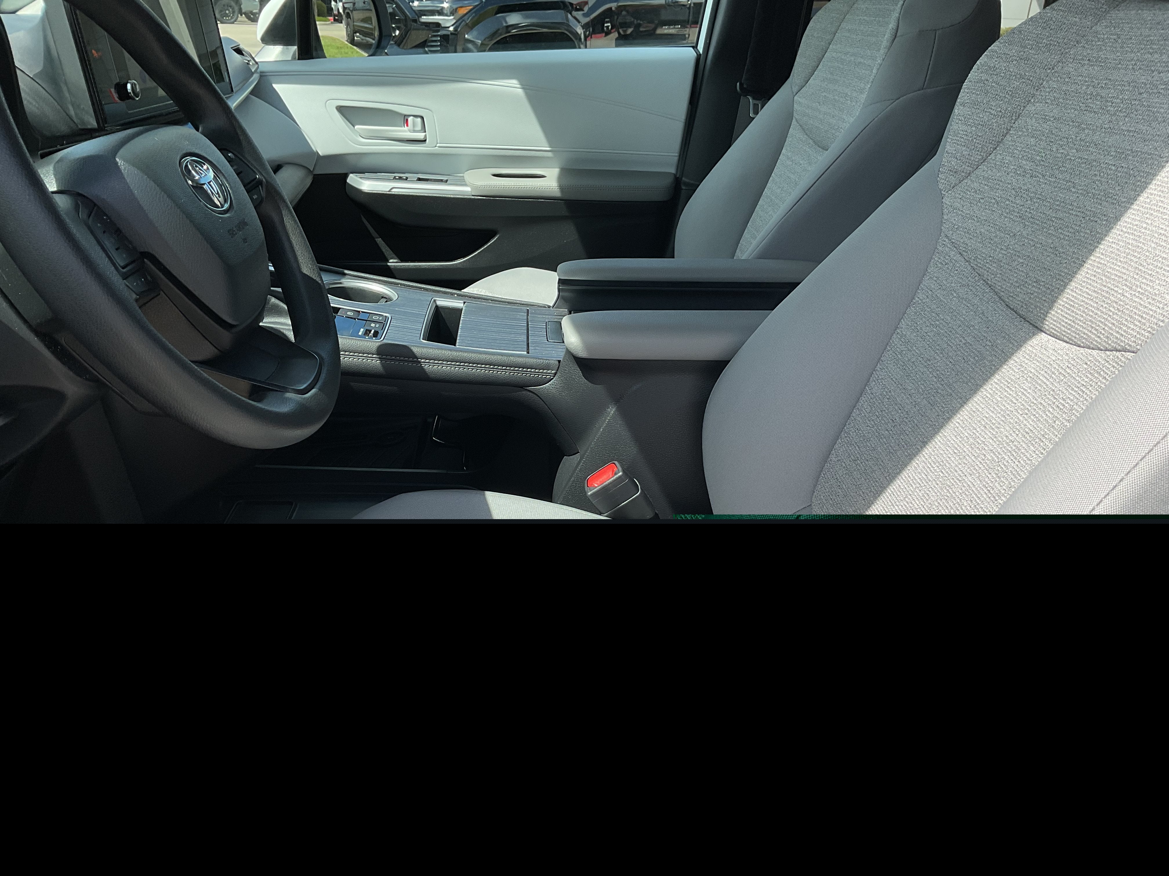 2025 Toyota Sienna LE
