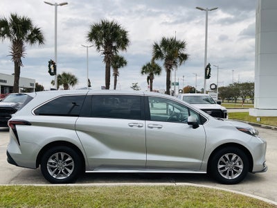 2024 Toyota SIENNA LE LE