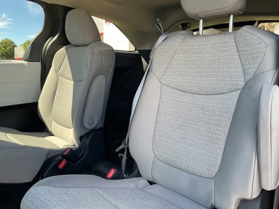 2025 Toyota Sienna LE
