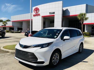 2025 Toyota Sienna LE
